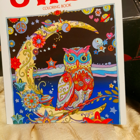 Adult relaxation therapy coloring book and Crayola 20 super tip markers new - Picture 5 of 11